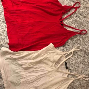  - Två linnen rött o vitt det ena använt 2 gånger, båda för 50! Från boohoo 