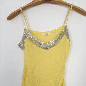 Riley woman i stl M - Riley linne i stl M. Toppskick 