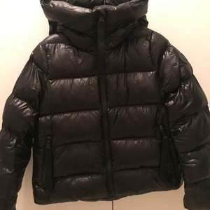 Everest puffer jacket i storlek 34 (stor i storleken). Knappt använd, ser ut som ny! 