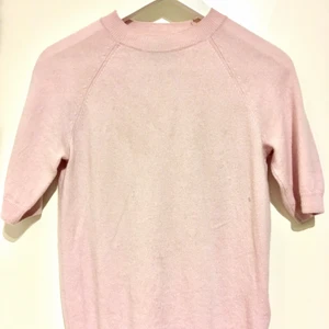 Kashmir tröja strl XS - Fin Kashmir tröja från H&M, storlek XS. Hämtas i Bromma eller skickas. Köparen står då för frakt