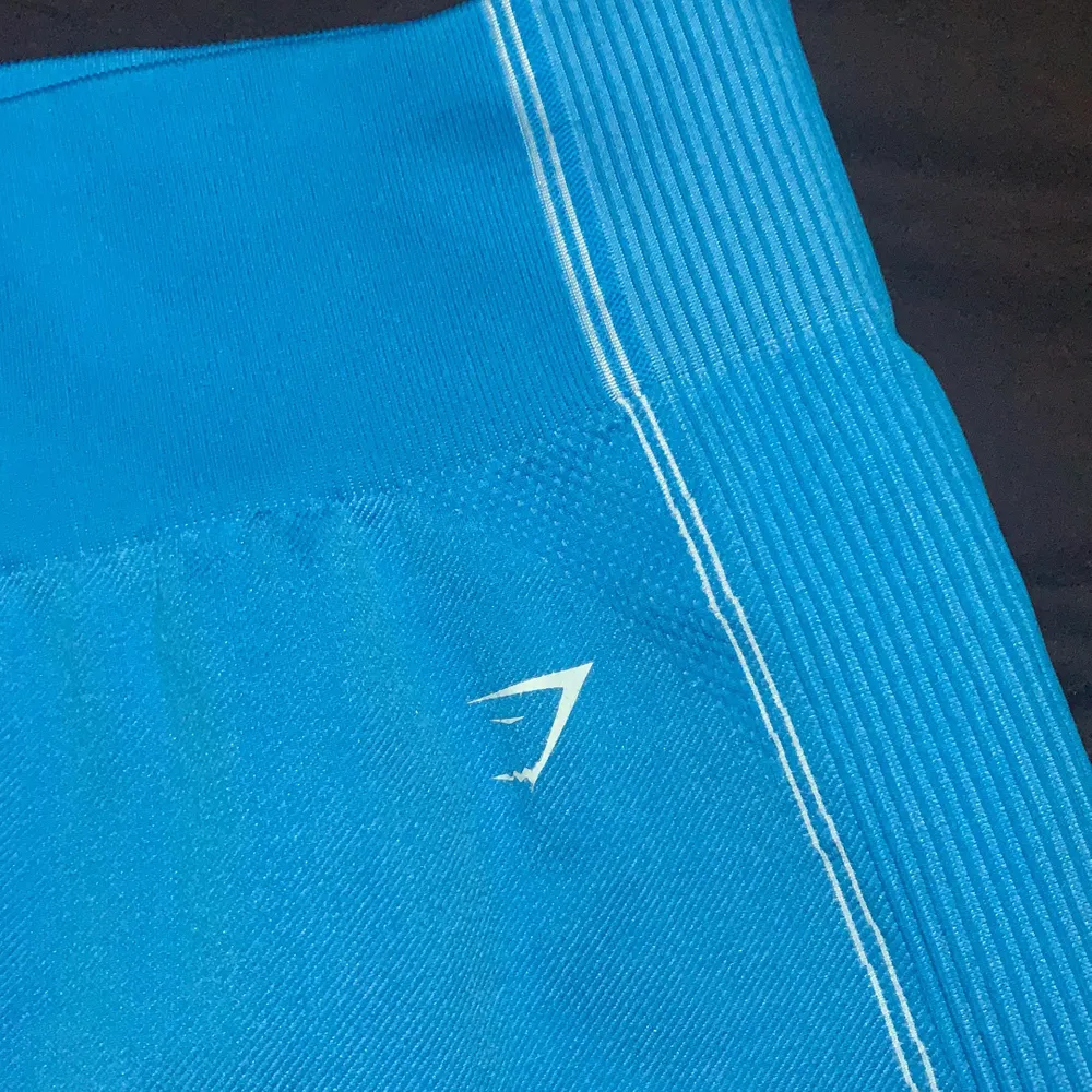 Gymshark ultra seamless leggings i storlek M, i färgen blå. Säljer för dom tyvärr är för små för mig💙. Övrigt.