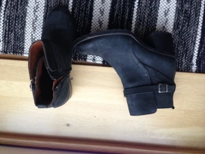  - Sixtyseven skor i väldigt bra skick använda endast ett fåtal ggr. 

Fraktkostnader tillkommer 