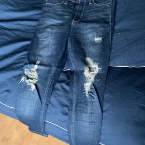 Hollister jeans  - Mörkare blå hollister jeans 