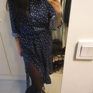 Långklänning  - Långklänning från monki , storlek m. Kommer med skärp.