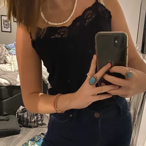 Spetslinne - Välanvänt men snyggt och superskönt material. I stl M men passar mig som är Xs