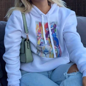 The cool elephant hoodie - The cool elephant hoodie ”painted woman” köpte för 600kr men säljer för 179. Första bilden är lånad den andra är min. Kom privat för frågor/mer bilder. Köpare står för frakt (35kr)!!