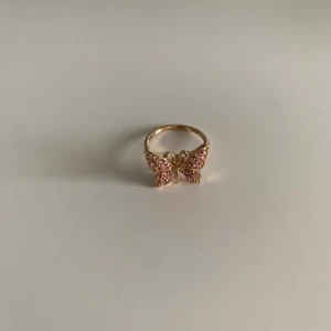 Ring - En oanvänd ring från asos som passar på ringfingret eller lillfingret. 