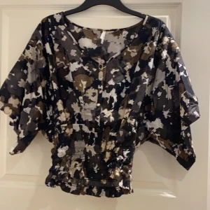 Blus str 38 - Använd en gång