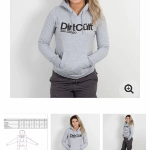 Dirtcült hoodie - I bra skick! Märket står i mörkgrått inte svart som på bilden. 