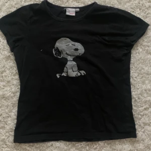 Snobben tisha! - As gullig tisha me snobben på! Sitter lite kort/tight typ. Frakt 22 elr 44