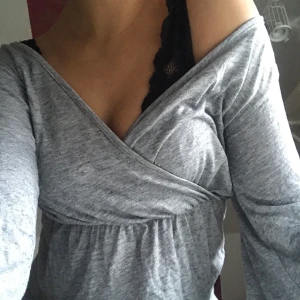 Supersöt blus - Älskar denhär men inte riktigt min stil längre, jättefin att använda på tex middagar med mera. Superfin och knappast använd❤️