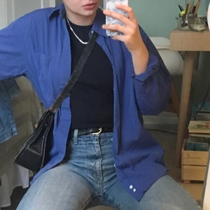Skjorta, S/M - Snygg lite loose vintage skjorta, använt några få gånger. Swipe för mer info 🌟