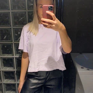 Oversized lila t-shirt - Använd en gång, köpt i somras 