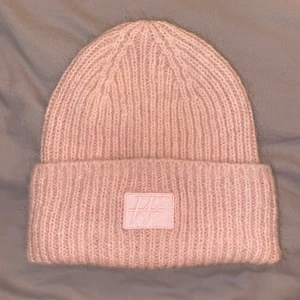 Carin Wester mössa - Använd någon enstaka gång 