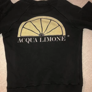 Aqua limone tröja i storlek s - Säljer min aqua limone tröja för inte använt den på över 2-3 år. 