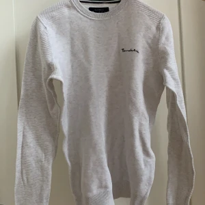 Tjocktröja - Skitsnygg tjocktröja från Bondelid i storlek S. 30kr+frakt.