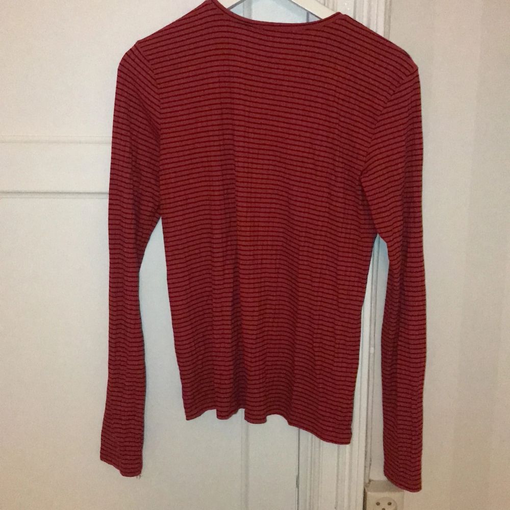 Rödrandig tröja i strl L från Zara. Nypris 149kr. Tröjor & Koftor.