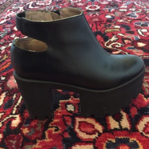  - Riktigt snygga skor från Cobler! Nypris 1400kr, säljer för 500 med frakt inräknat 🌸