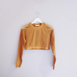  - Tröja från Angelica Blicks kollektion för Bikbok, aldrig använd, prislappen finns kvar! I storlek M, passar S då den är ganska liten i storleken. Köpt för 199 kronor.