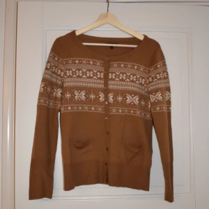  - Mysig stickad vinterkofta❄️ Använd men i fint skick! 