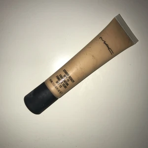  - Aldrig använd! Endast testad  I färgen SPF15 