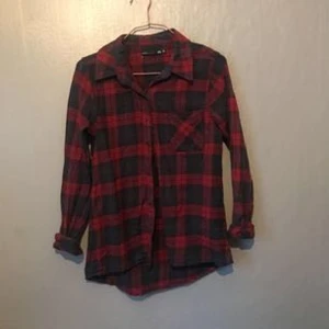  - Skjorta från lager 157, använd 1-2 gånger. Alltså knappt använd. Inga avvikelser utan i topp-skick! Org pris 200. Frakt 20kr.