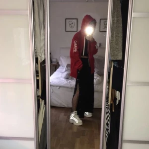  - 🕸Popper pant 🕸 Köpta från asos, manlig XS men har snören att justera midjan med så skulle säga att de passar en xs eventuellt M. Är själv en XS och de är lite lite stora.  Köparen står för frakten.