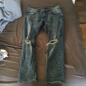  - super skinny cropped jeans från h&m, fel storlek därav säljs dom.