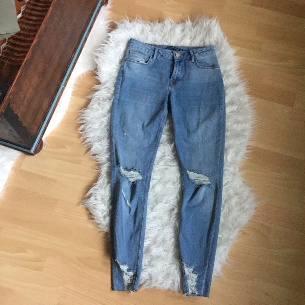 Ripped jeans från bershka i storlek 36. Endast provade. Frakt inkl i priset! . Jeans & Byxor.