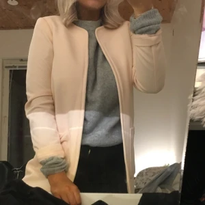 - Ljusrosa/grisrosa kappa från hm som aldrig är använd! Använder swish❤️❤️ frakt står du för själv💓💓