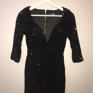  - Svart paljettklänning, oanvänd