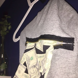  - Säljer nu mina älskade Chachimomma byxor pga att jag aldrig använder dem längre. Superbekväma mjukis som är tajtare längst vaden, samt pengarfickor.   Köparen står för frakt. Betala gärna med swish! 🤳🏽🍭🤗