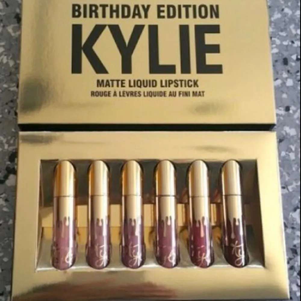 Never used Kylie birthday liquid matte lipstick. Feel free to ask questions. . Övrigt.
