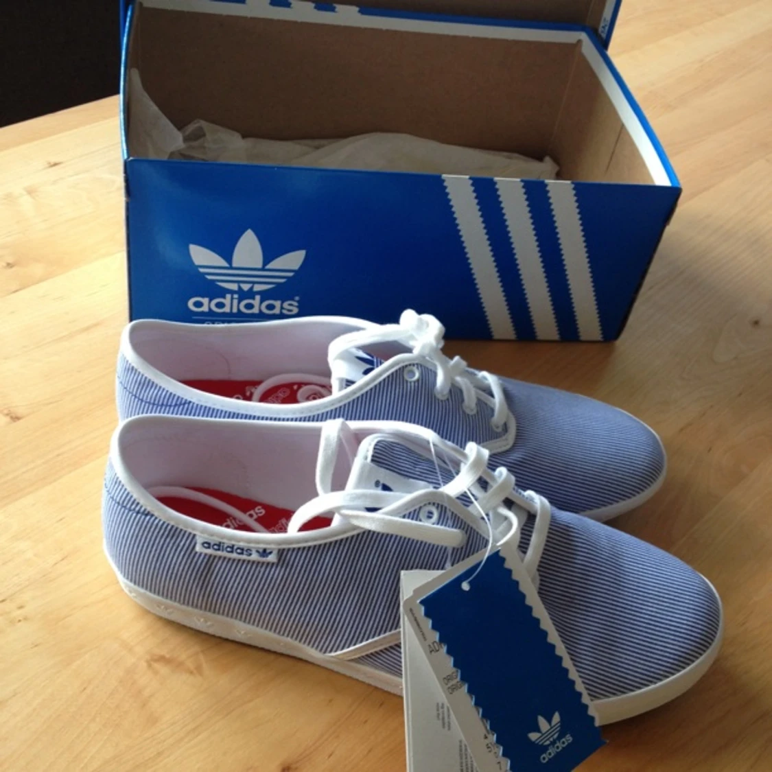 Snygga, Helt oanvända adidas skor! Orginalpris 500!!  - 1384602647