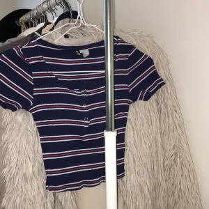  - Ribbad crop top från H&M. Passar även en S. 