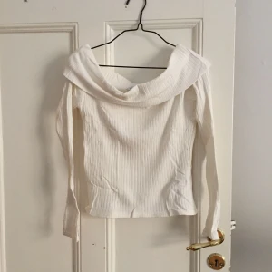  - Tröja i bardotmodell