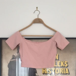  - SÖT och cool rosa croptop från American Apparel! Superfin på! 💗💗