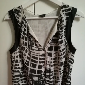  - Fin topp i skönt och luftigt material. Går att stänga en gång. Använd 1-2 gånger. Finns i Borlänge men kan skickas mot porto.