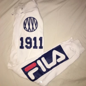  - Jätte snygga Fila byxor som det står är XS men skulle säga att dom är mer S. 