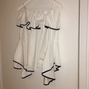  - Off shoulder tröja från Zara, använd 1 gång jätte bra skick 👏🏻✨ 