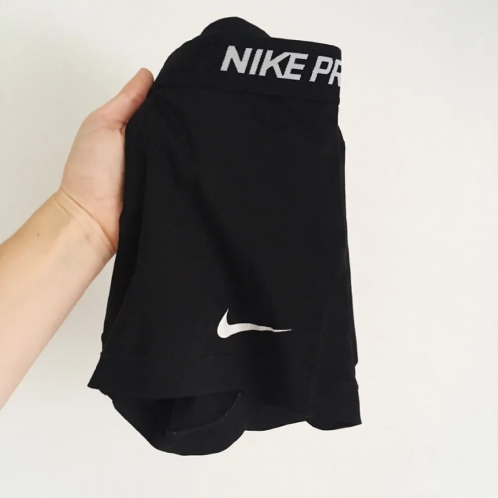Nike Pro shorts i bra skick. Finns i Borås men kan skickas mot betalning av porto!. Shorts.