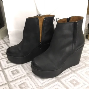  - Helt nya. Storlek 38. Frakten tillkommer 🚚 Mer info pm. ✨