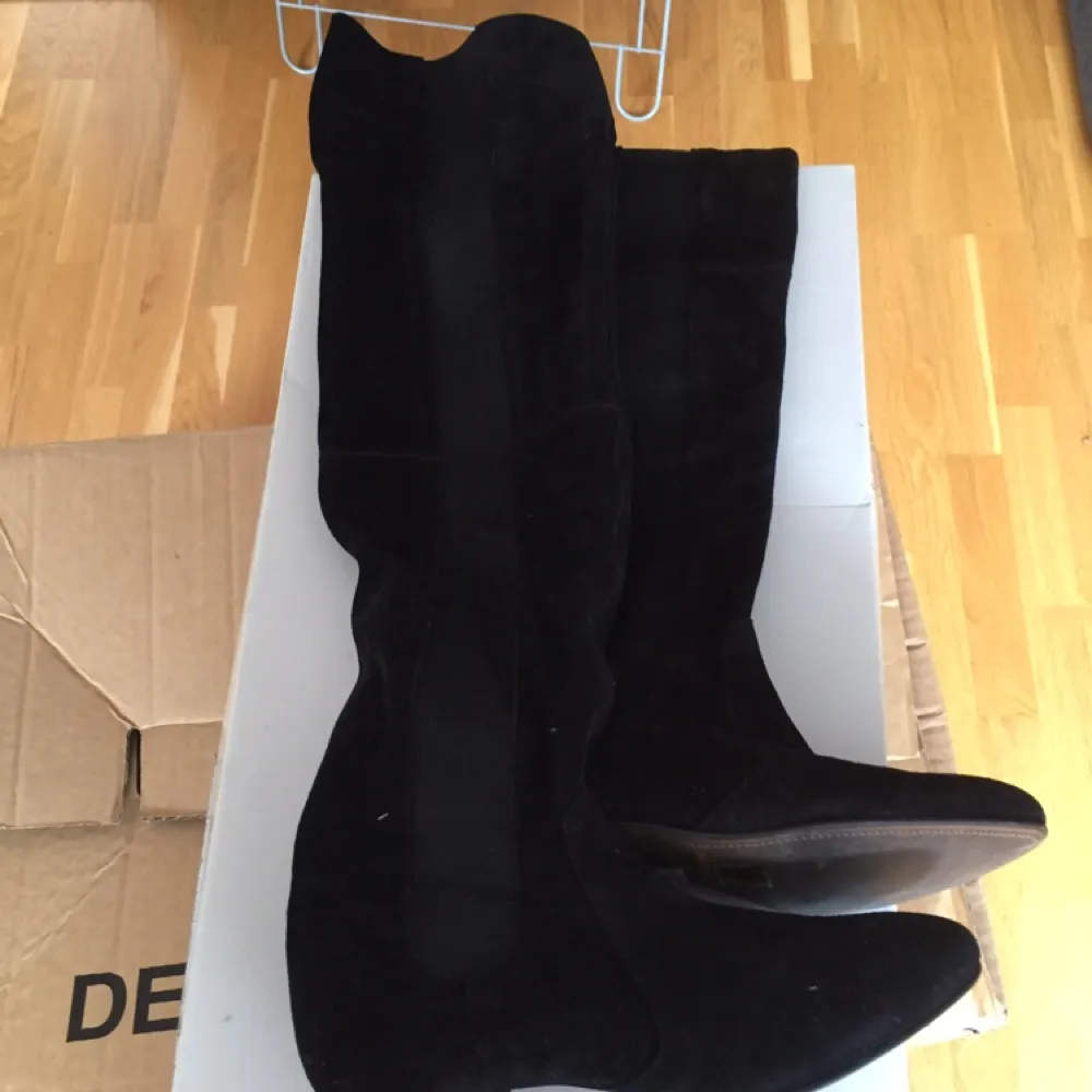 Överknä Topshop boots. De är supersnygga och jag har bara provat. Helt nya!. Skor.