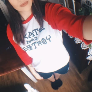  - Thrasher (skate and destroy) baseball tee. Köparen står för frakten 🔥