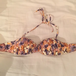  - Bikiniöverdel från hm stl 36