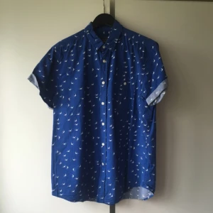  - Skjorta från TOPMAN. Bra skick! Köparen står för frakten! Betalningen sker via swish! 