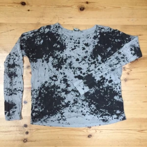  -  Cool batiktröja från HM. 