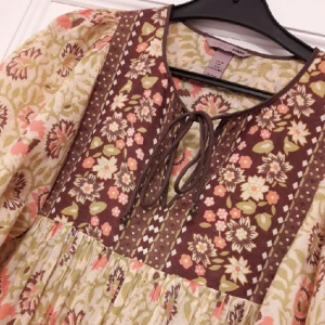  - fin tunn hippie klänning.  fler bilder kan skickas! 