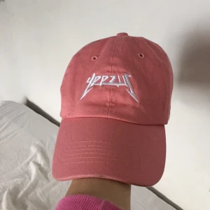  - FRAKT INGÅR! Yeezus keps i rosa