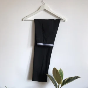  - Byxor från hm. Använda 1 gång :) 